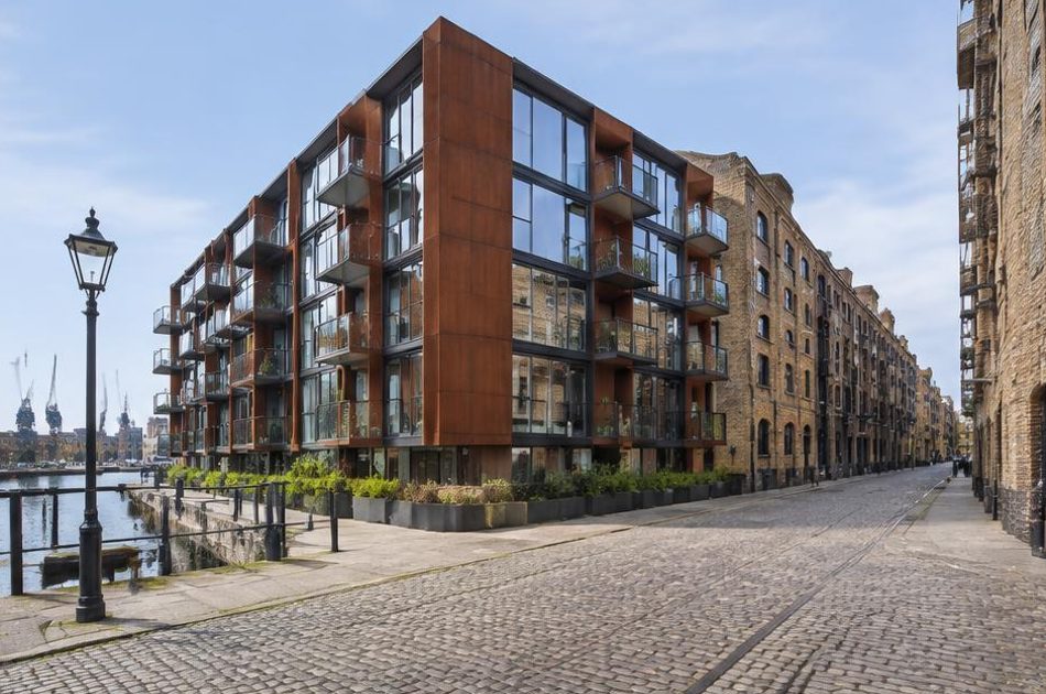 Bold contemporary residence beside period homes in Bermondsey