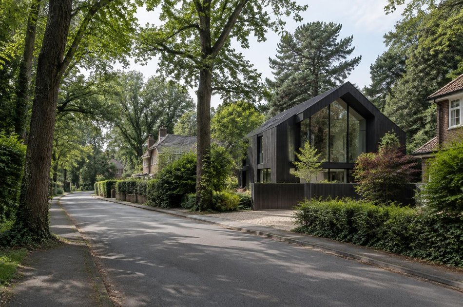 Contemporary house on a residential street in Harrow Weald