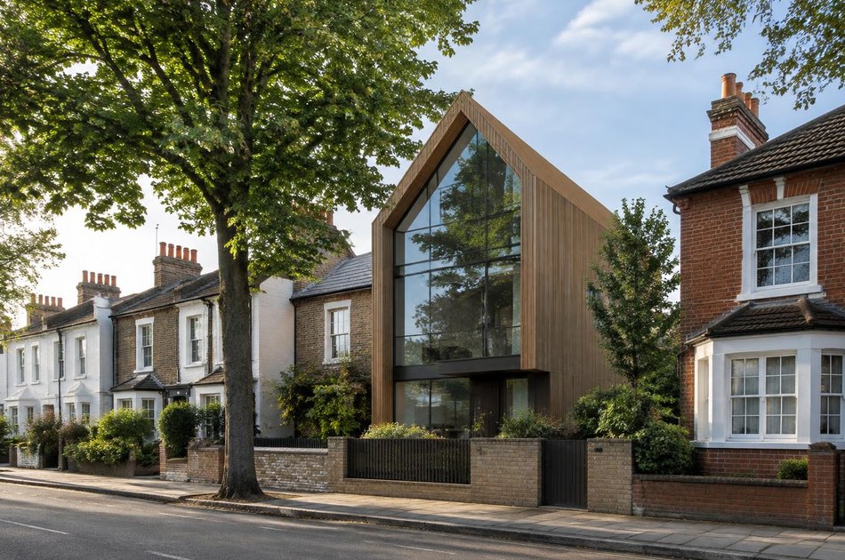 Contemporary house on a residential street in Isleworth