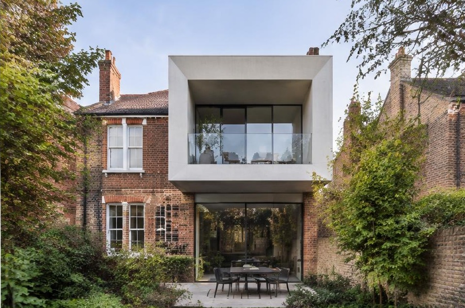 Contemporary glazed garden extension behind a period home in Streatham