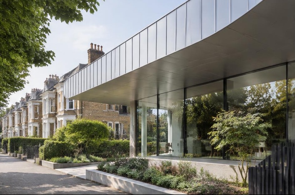 Bold contemporary residence beside period homes in Teddington