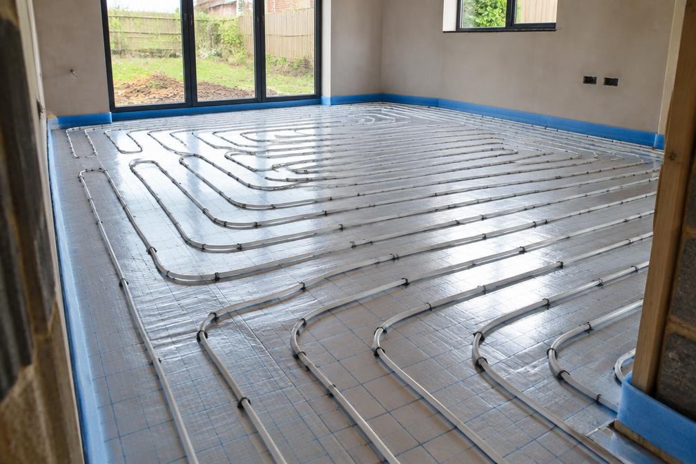 Scaffold and steel beam installation inside a terraced house refurbishment