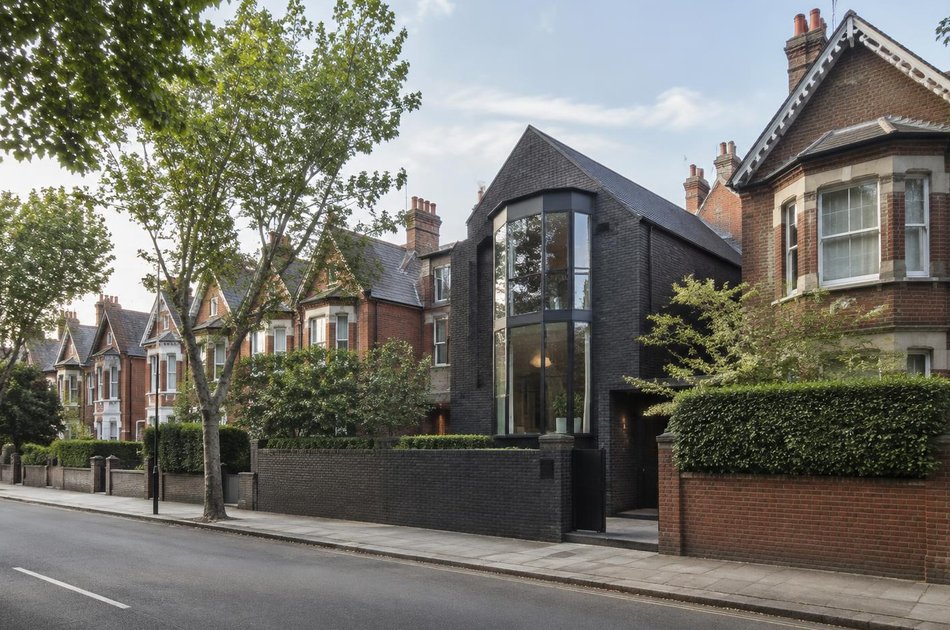 Contemporary house on a residential street in Wimbledon Park